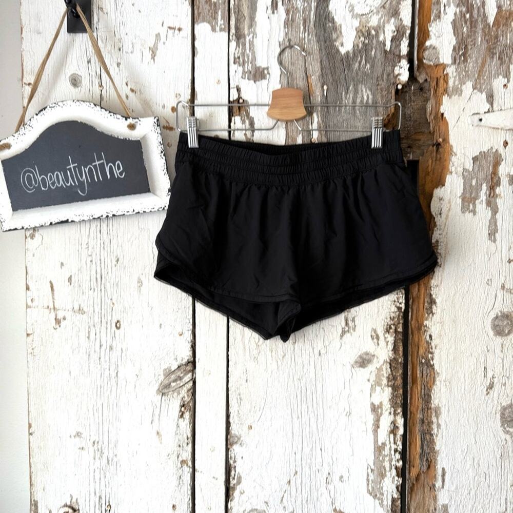 Lululemon Seek the Heat ll Shorts Black 2.5" sz 6